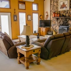 Raw Hide Lodge Condo at Lookout Estates- M1