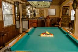 Raw Hide Lodge Condo at Lookout Estates- M1