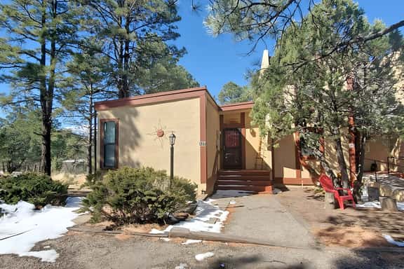 Roberts Retreat - Image 1